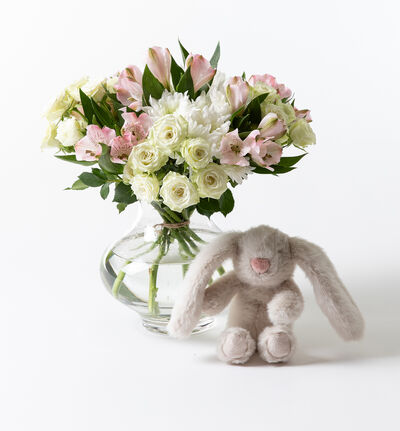 Rosa og hvit bukett med bamse Rosa og hvit bukett med bamse